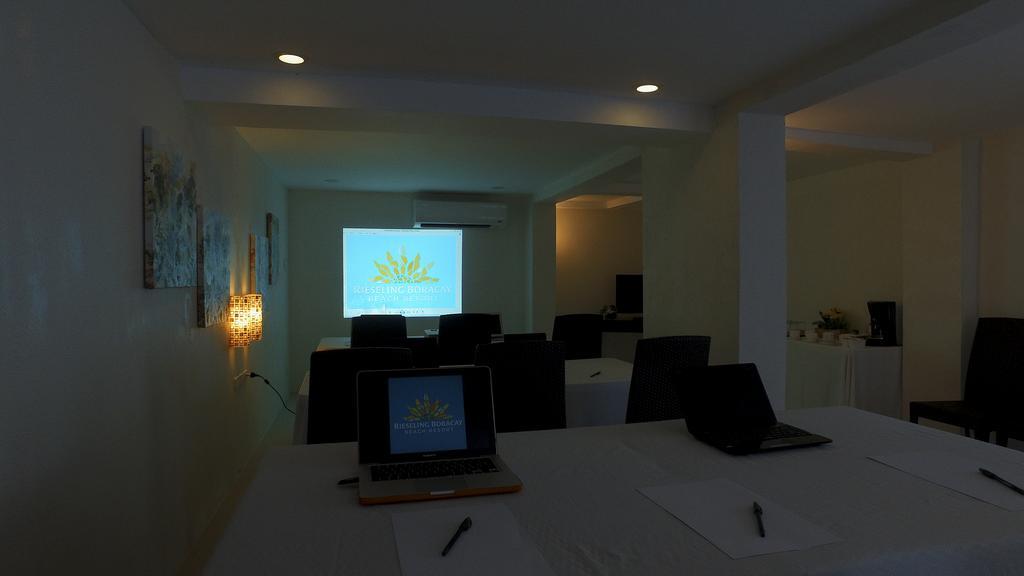 Rieseling Boracay Beach Resort Balabag  Bagian luar foto